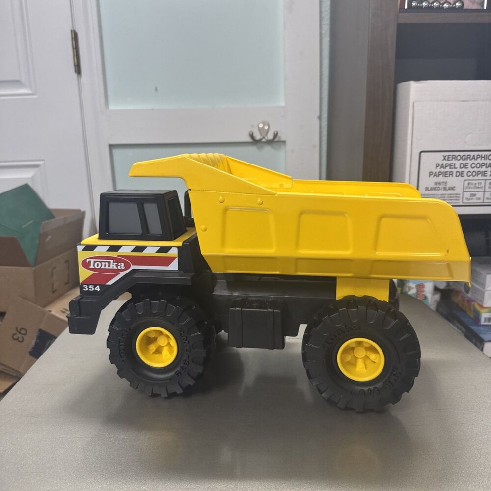 TONKA DUMP TRUCK 354 PLASTIC and METAL PRESSED STEEL YELLOW - Picture 5 of 11